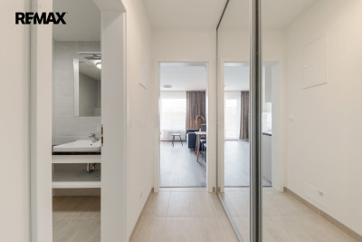 Pronájem bytu 1+kk, 31,6 m2, Praha