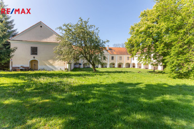Prodej historického objektu, 2200 m2, Tábor