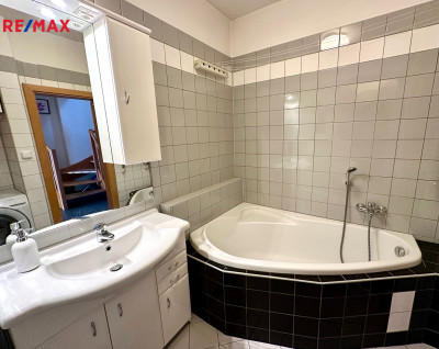 Prodej bytu 4+kk, 109 m2, Dolní Břežany
