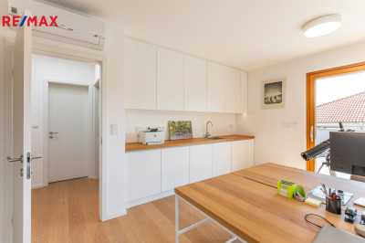 Pronájem vily, 339 m2, Praha