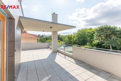 Pronájem vily, 339 m2, Praha