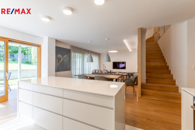 Pronájem vily, 339 m2, Praha