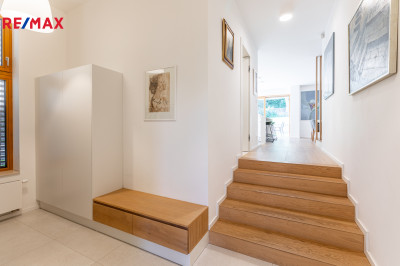 Pronájem vily, 339 m2, Praha