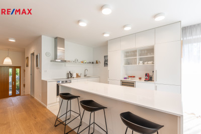Pronájem vily, 339 m2, Praha