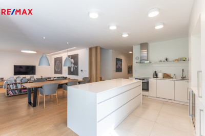 Pronájem vily, 339 m2, Praha