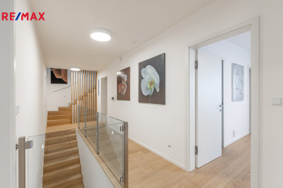 Pronájem vily, 339 m2, Praha