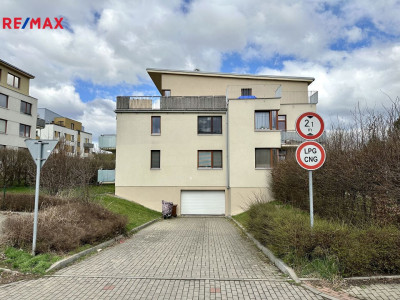 Prodej garážového stání, 14 m2, Praha