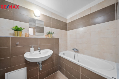 Prodej bytu 1+kk, 32 m2, Hostivice