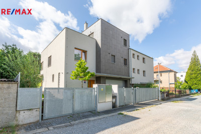 Pronájem vily, 339 m2, Praha
